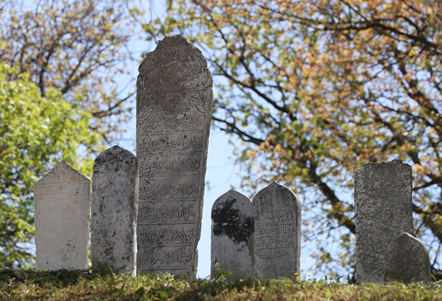 Cengiz Topal, projenin 2 yıl içinde tamamlanmasını planladıklarını, çalışmalar sona ermeden de mezarlığın ziyaret edilebileceğini sözlerine ekledi.