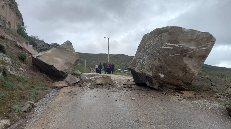 Ihlara Vadisi'nde heyelan: Kaya parçaları köy yoluna düştü