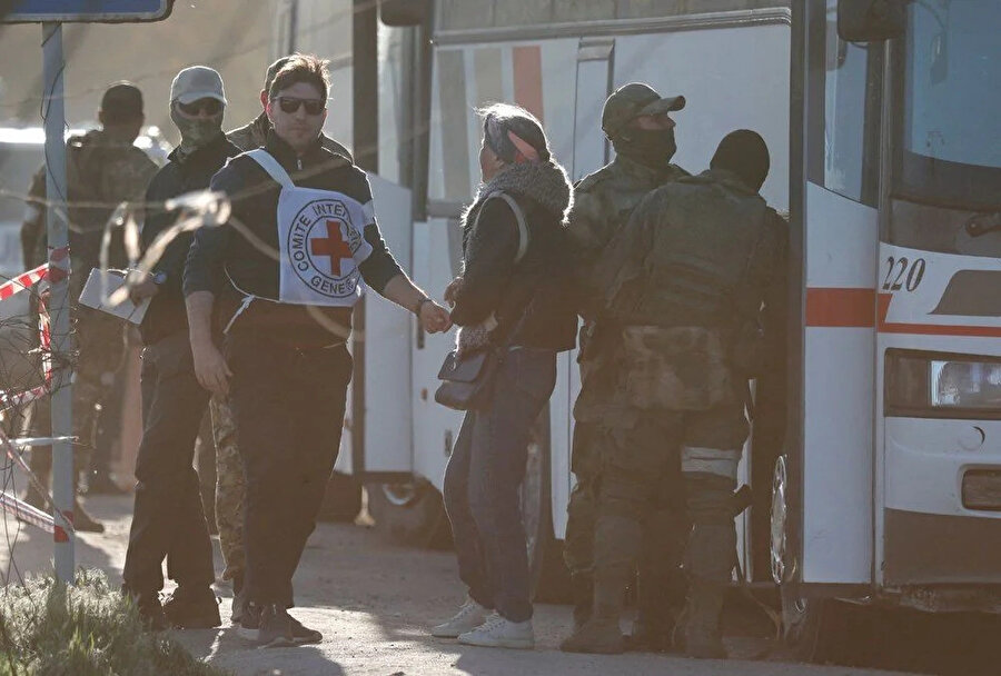 Ukrayna: Azovstal'daki tüm kadın, çocuk ve yaşlılar tahliye edildi