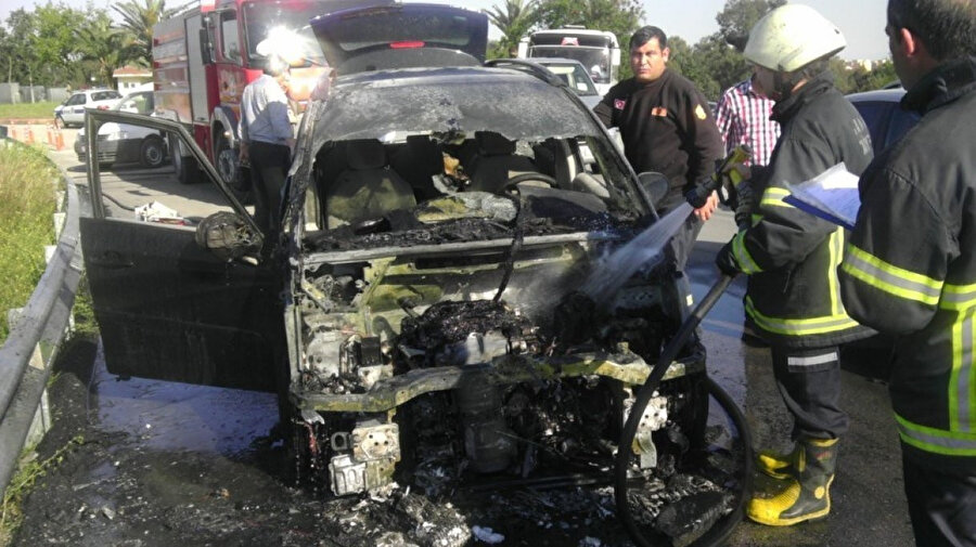 Yanan araçtan bir görüntü