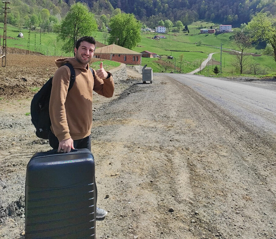 Otostopla 5 bin TL'ye 14 ülkede, 120 şehir gezdi