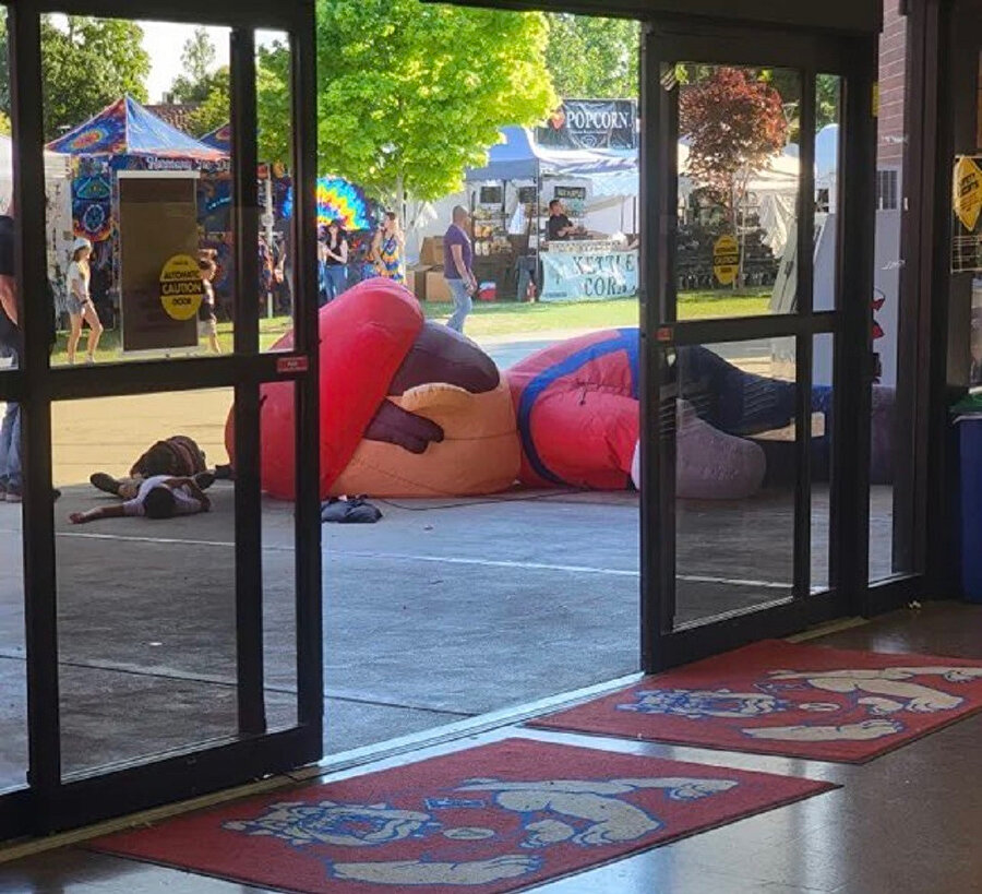 Arabada burnunu karıştıran birine denk geldik