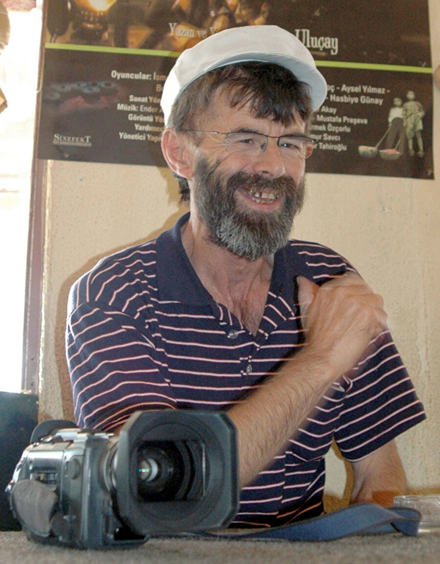 Ahmet Uluçay, Türk yazar ve yönetmendir.
