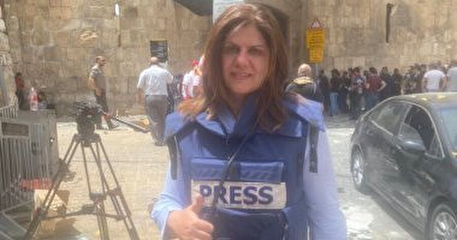 Muhabirin basın yeleği giymesine rağmen İsrail güçlerinin saldırısına uğradığı ifade edildi.