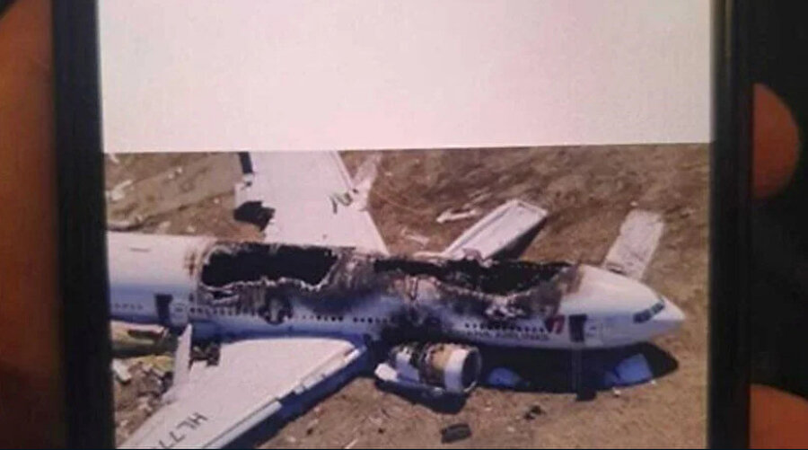Uçakta bulunan bazı yolcuların cep telefonlarına, düşen bir uçağın fotoğrafı gönderildi.n