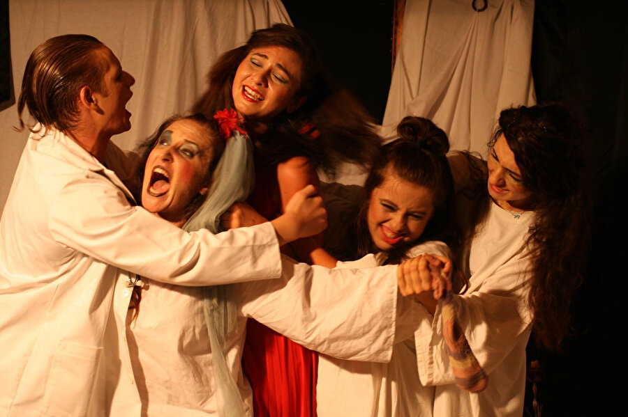 Dışarısı İçeriden Karanlık oyunu