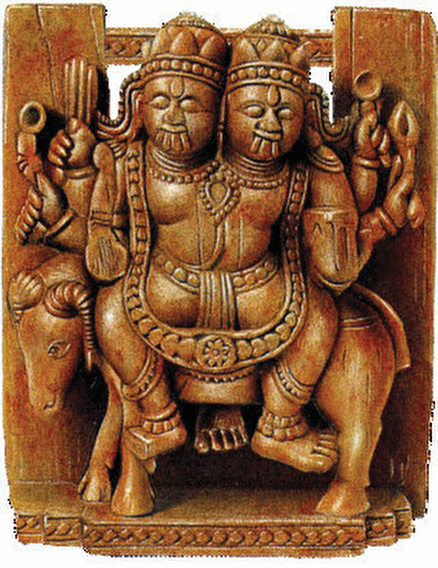 » Köşe bucak sembolizm: Ateş Tanrısı Agni Veda (üstte) en popüler Hint tanrılarından. 