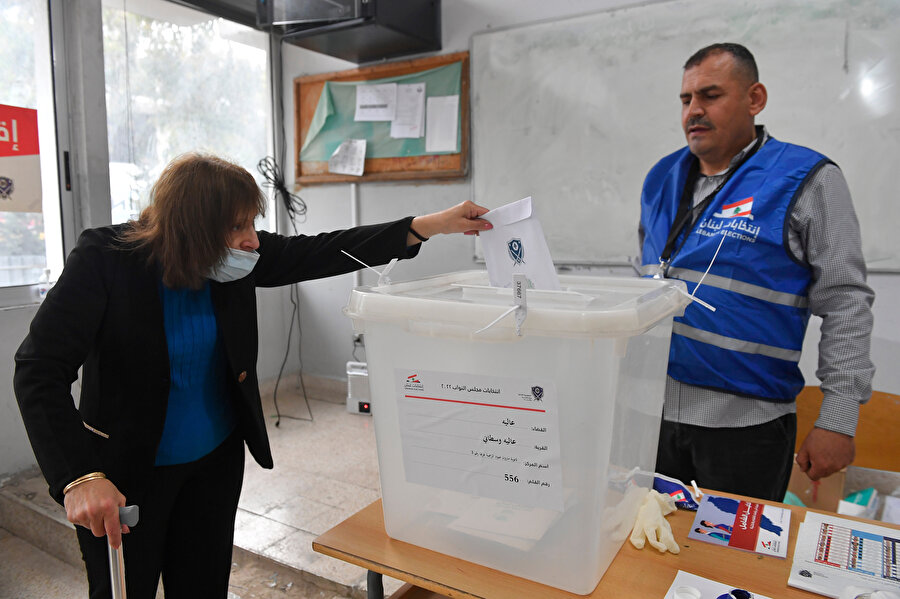 Lübnan'da oy verme başladı