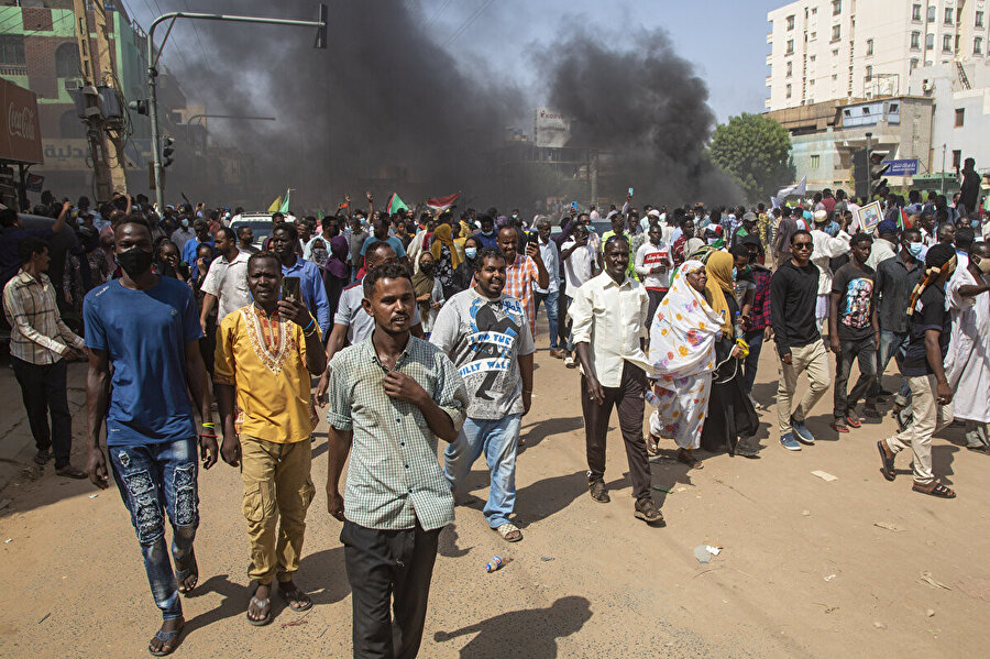 Sudan’ın çeşitli eyaletlerinde binlerce kişi, Aralık 2018’deki halk devrimine sahip çıkılması ve sivil yönetim talebiyle gösteriler düzenledi.