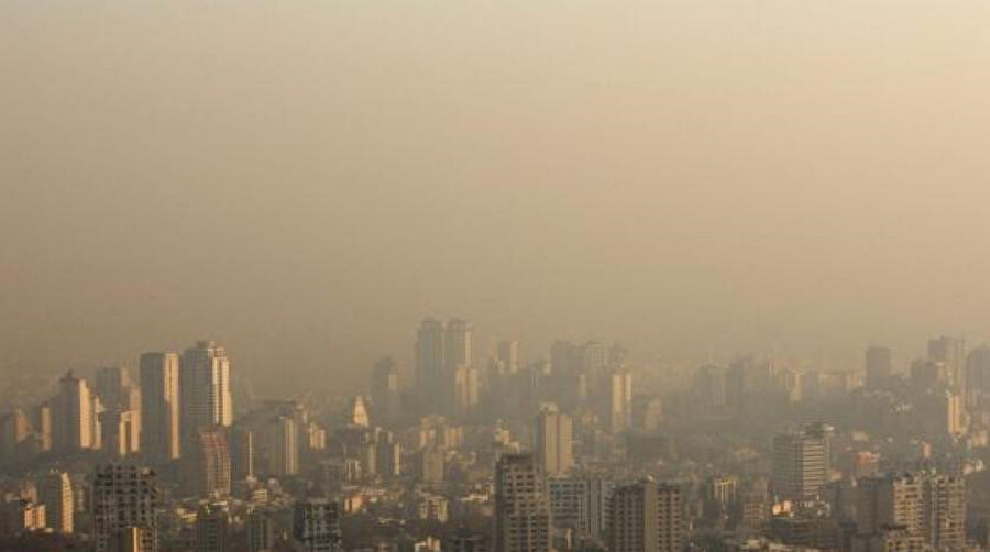 Tahran, hava kalitesi endeksinde bir metreküp hava içindeki partikül maddeye (PM10) göre 101-150 değerleri arasında yer alarak "turuncu (hassas)" kategorisinde sınıflandırıldı.