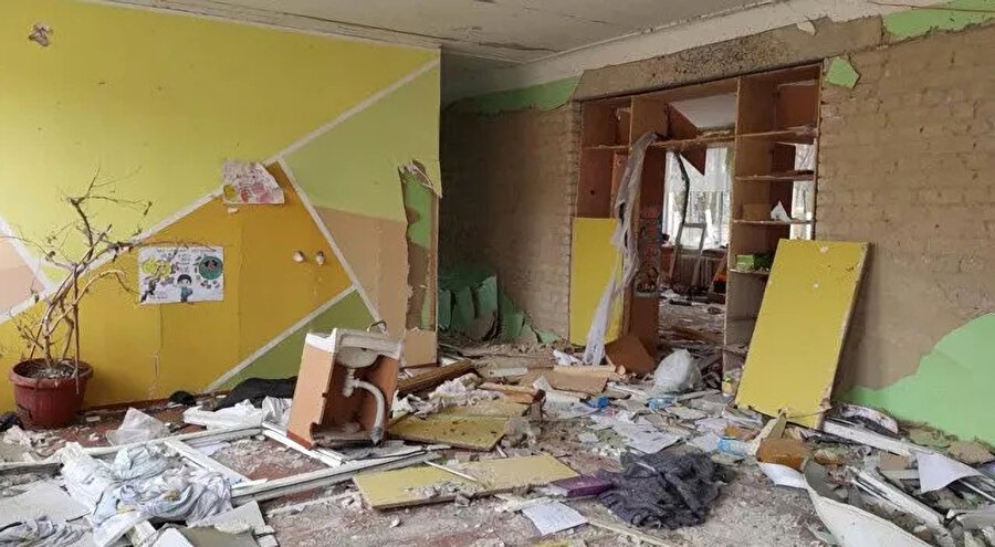 Rusya ayrım gözetmiyor: Ukrayna'da okullar bombalandı