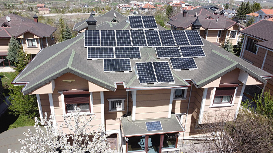 Evinde ürettiği elektriğin yüzde 70’ini satıyor