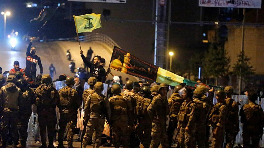 Nasrallah, yeni gelenler de dahil olmak üzere siyasî gruplar arasında "işbirliği" çağrısında bulundu ve alternatifin "kaos ve siyasî boşluk" olacağını söyledi.