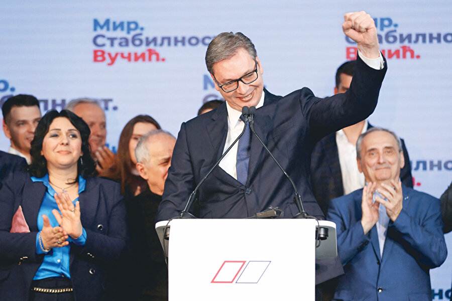 Aleksander Vuçiç % 58 oy alarak, en yakın rakibine fark attı.