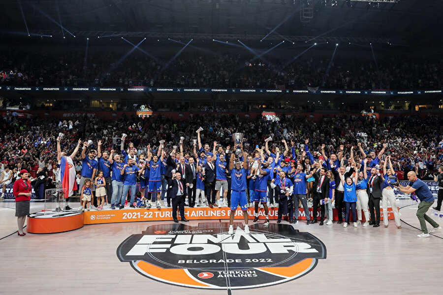 Anadolu Efes, üst üste 2. kez EuroLeague şampiyonu oldu.