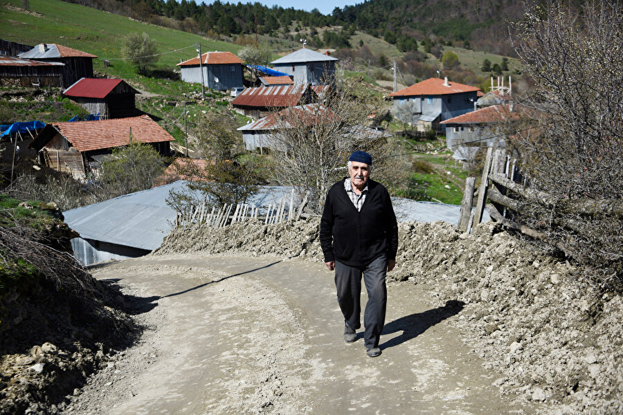'Vefat eden eşini yalnız bırakmamak' için tek başına yaşadığı köyden ayrılmıyor