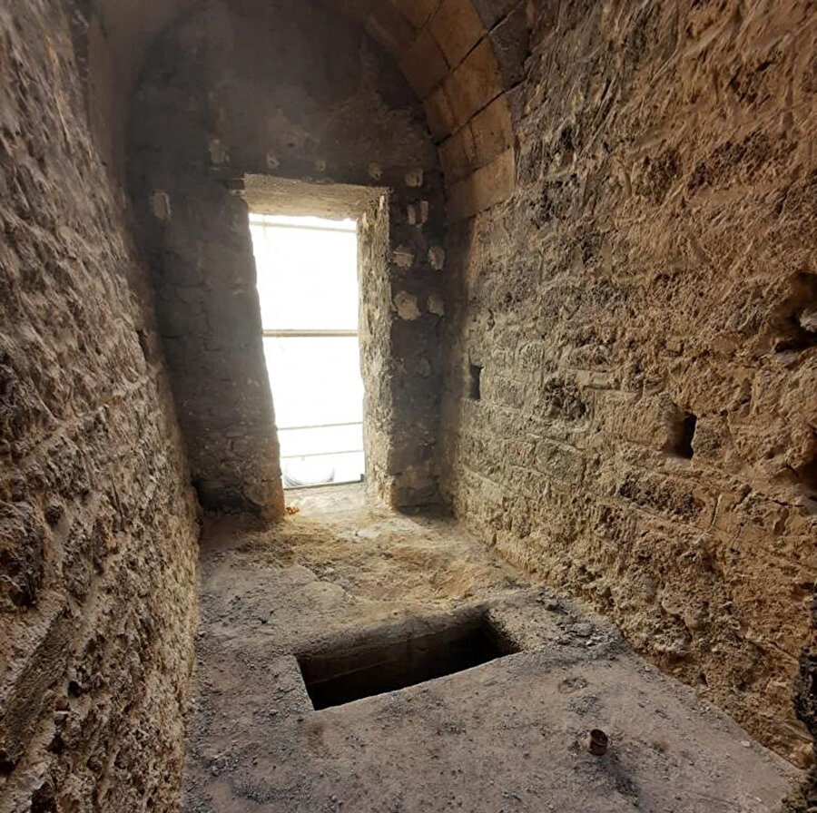 Saat Kulesi'nde betona gömülü tarih çıktı