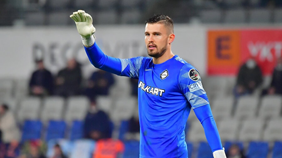 Lis, Altay ile olan sözleşmesini feshetmişti.