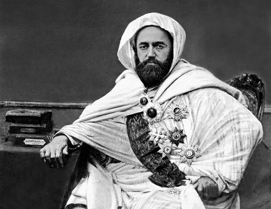 Cezayir bağımsızlık hareketinin en tanınmış isimlerinden Emir Abdulkâdir.