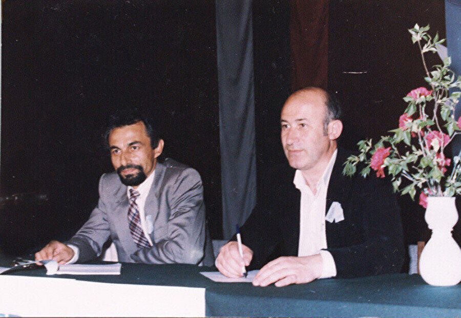Ahmet Doğan (sağda) Hak ve Özgürlükler Hareketi'nin (HÖH) kuruluşu kongresi.n