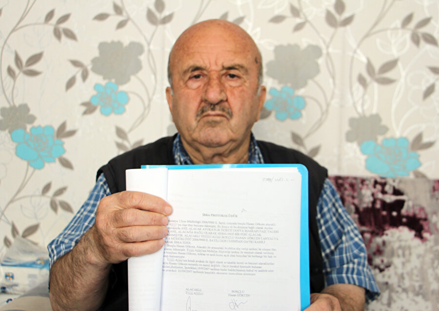 Okumadan imzaladığı belgeyle kaybettiği evini almak için 17 yıldır mücadele veriyor  