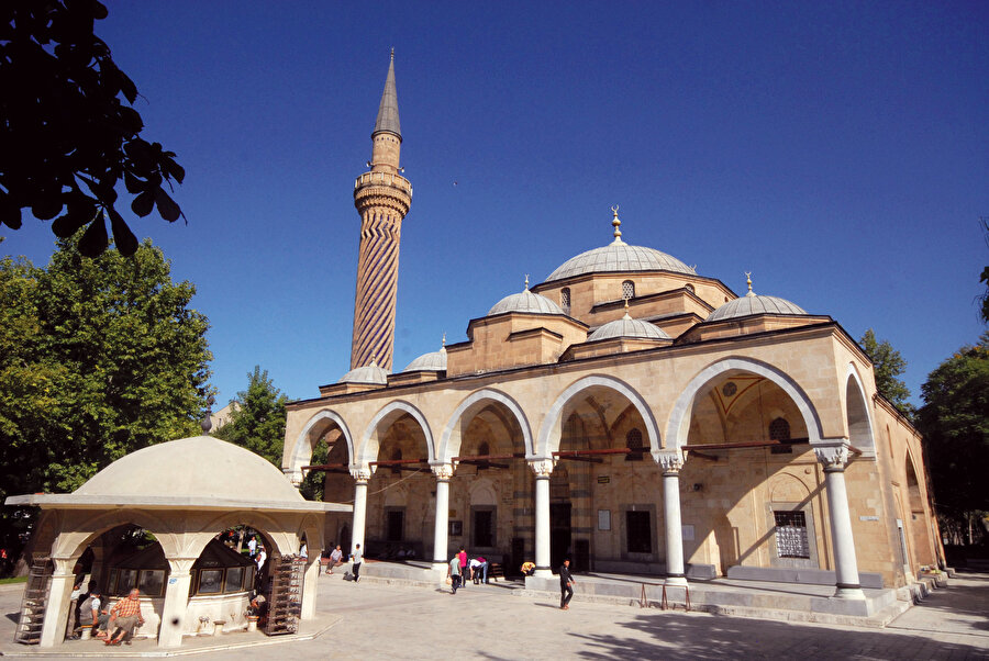 » Afyon’da İmaret Camii adıyla da bilinen Gedik Ahmed Paşa Camii
