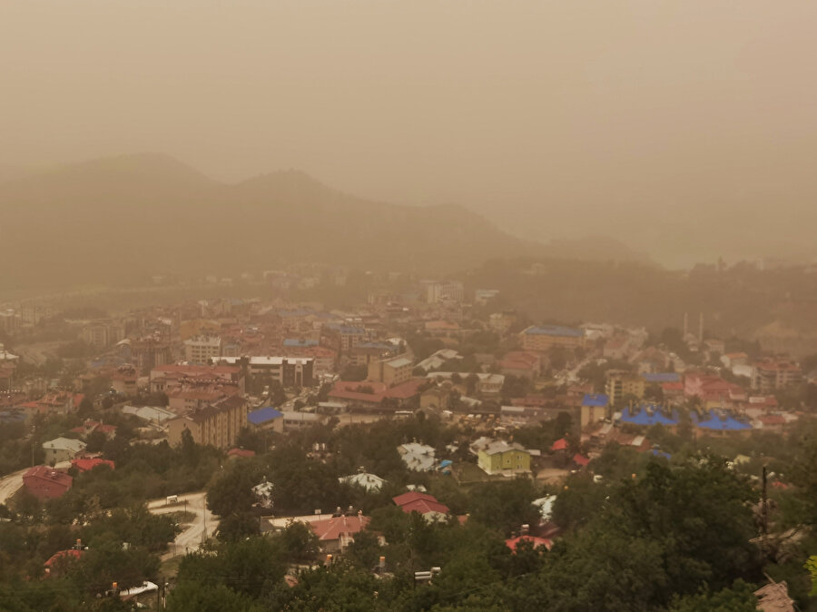 Toz fırtınası devam edecek mi? Uzmanlardan çöl tozuna karşı uyardı