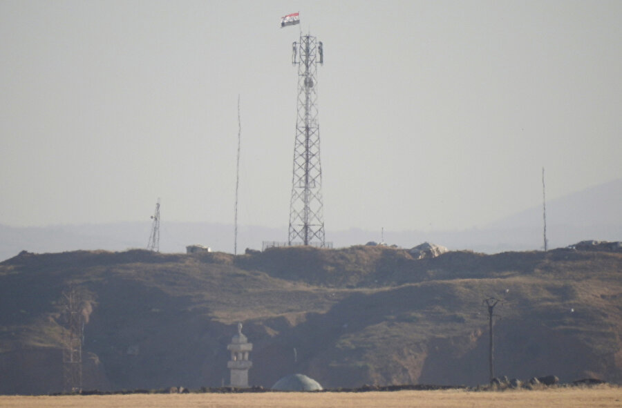 YPG/PKK, Tel Rıfat'ta rejim bayrağıyla kamufle olmaya çalışıyor
