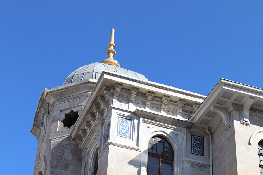 Yapının kubbe ve çatı detayları, Fotoğraf: İrem Nur Kaya.