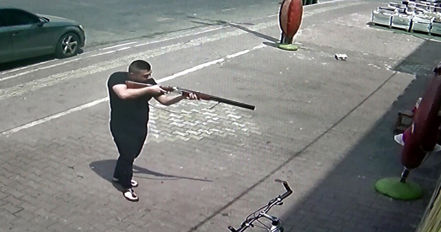 Ekmeği 4 TL'den satan fırıncı, daha ucuza satan diğer fırıncının dükkanını kurşunladı