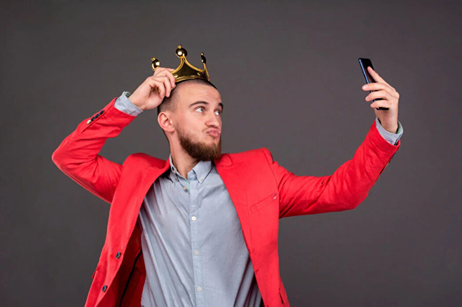 Her hayat biçimi kendi iktisâdî yapısını oluşturur. Günümüzün ekonomik dönüşümü de selfie ve like üzerinden ‘egoeko’ya dönüştü.