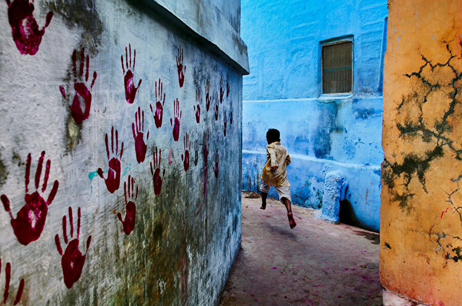 Uçmakta Olan Bir Çocuk. Jodhpur, Hindistan, 2007