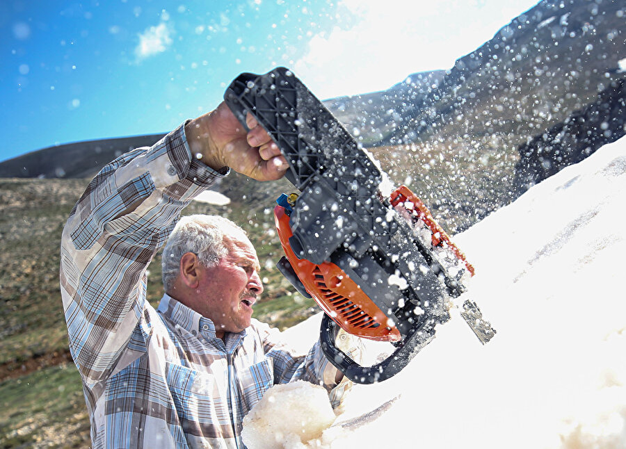 Toros Dağları'ndan hızarla kestiği kar "bici bici" ve "karsambaç"a dönüşüyor