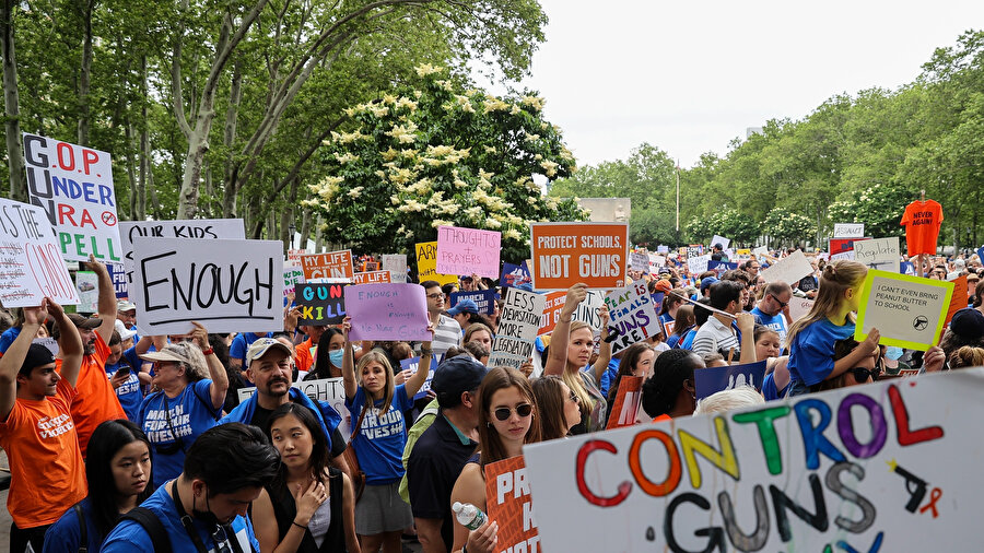 ABD'de artan silahlı saldırılara karşı protesto: Binlerce kişi reform istedi