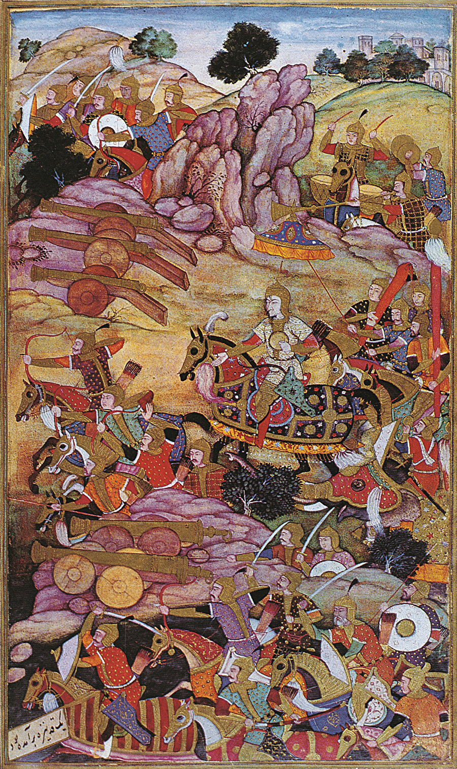 » İlk kez kullanılan 3 silah 
Barutlu silahlar, Babür’ün Panipat ve Kanvaha’da kazandığı zaferlerde önemli rol oynamıştı. Ateşli silahları Hindistan’daki meydan savaşlarında ilk kez kullanan Babür’ün başlıca üç silahı vardı: Dört tekerli araçlarla taşınan bir nevi havan topu olan kazan, iki tekerli araçların sırtında kullanılan hafif darbzen topu ve fitilli tüfek. Solda Panipat Savaşı’nda kullanılan darbzenler resmin yukarısında, kazanlar alt kısımda görülüyor. 