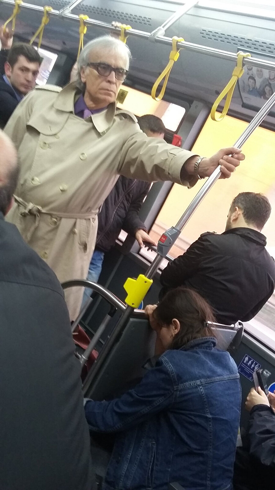 Metrobüse 1980 Anayasası bindi