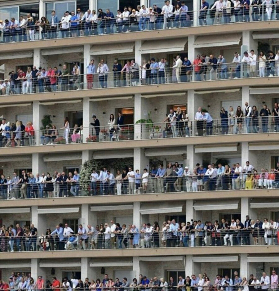 Sınav çıkışını bekleyen aileler