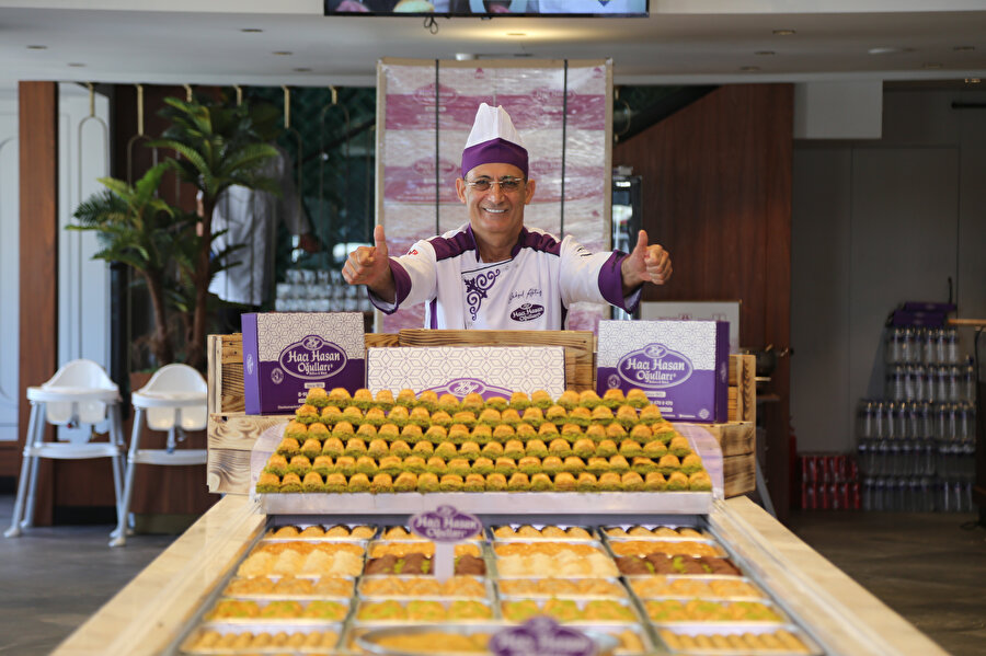 Seyyar satıcılıkla başladı, şimdi 21 ülkeye tatlı ihraç ediyor