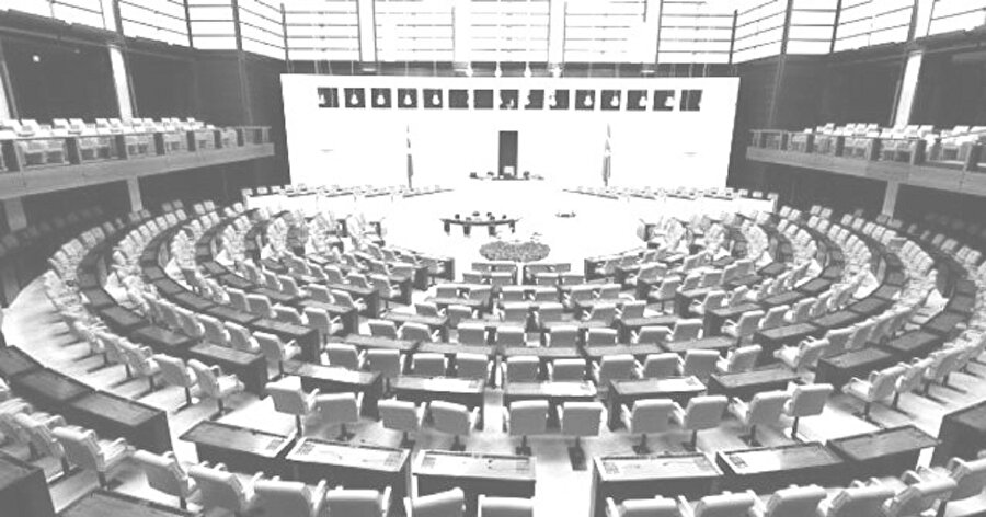 Türkiye'de siyaset yapan partilerin uyması gereken kurallar Siyasi Partiler Kanunu ile belirlenmiştir.