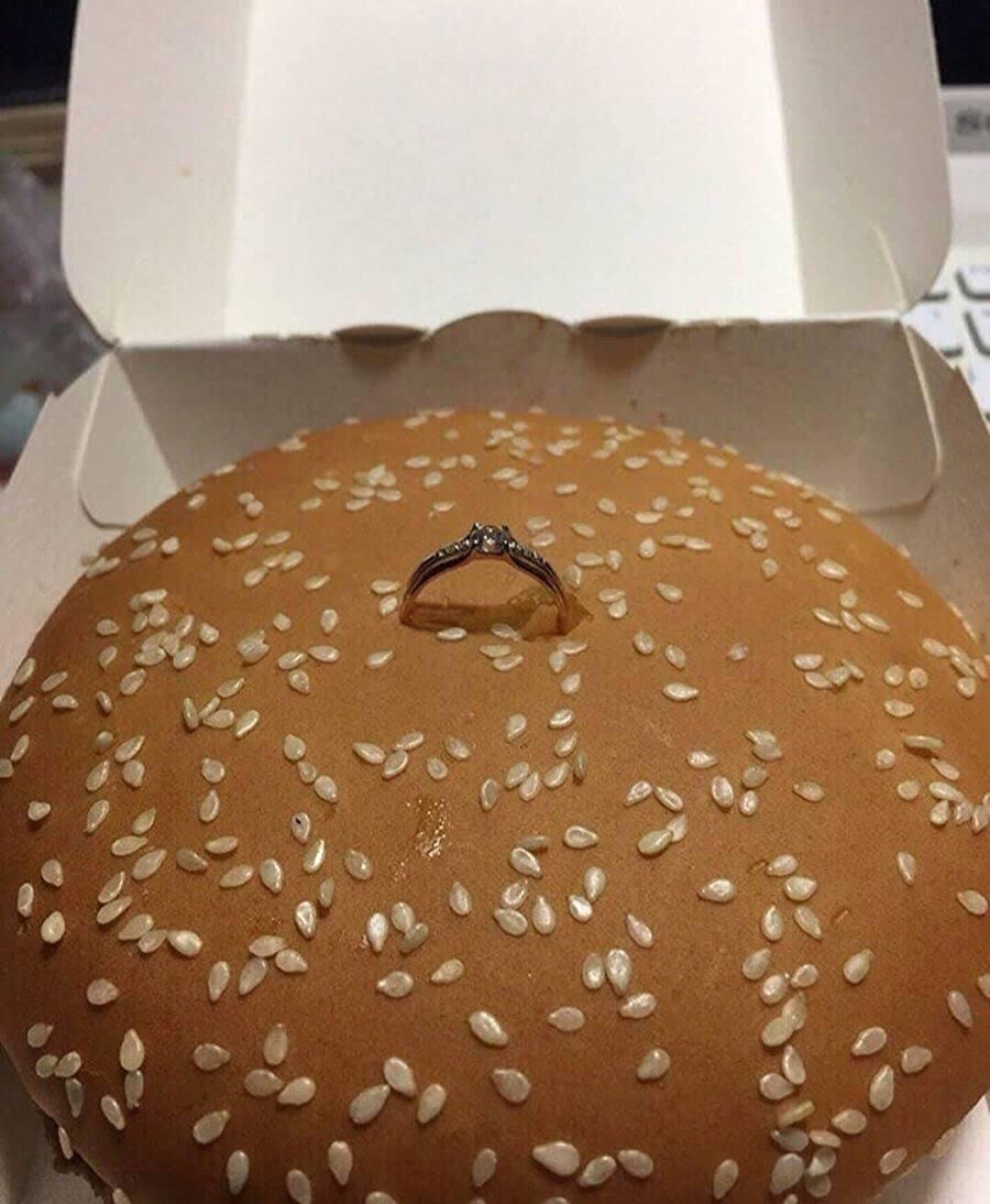 ​Pardon yemeğimden taş çıktı da değiştirebilir miyiz?​