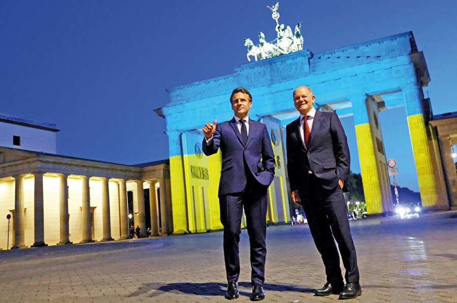 Fransa Cumhurbaşkanı Emmanuel Macron ve Almanya Başbakanı Olaf Scholz.