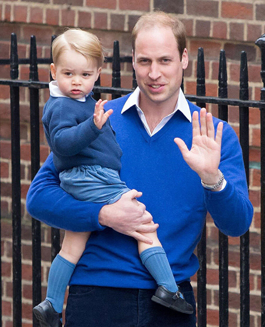 Prens George babasından sonra tahtın sıradaki varisi konumunda bulunuyor.