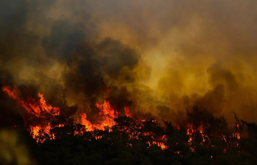 Marmaris yangınından bir görüntü