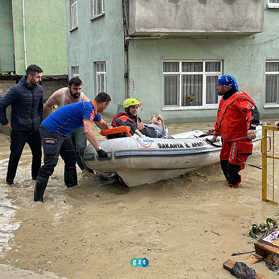 Batı Karadeniz'i sel vurdu