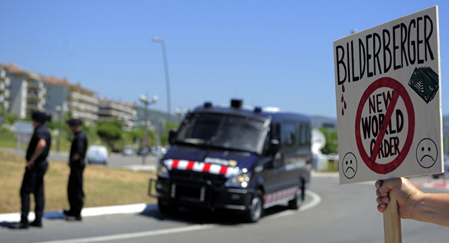 Bilderberg toplantılarına yönelik her yıl protesto gösterisi düzenleniyor.