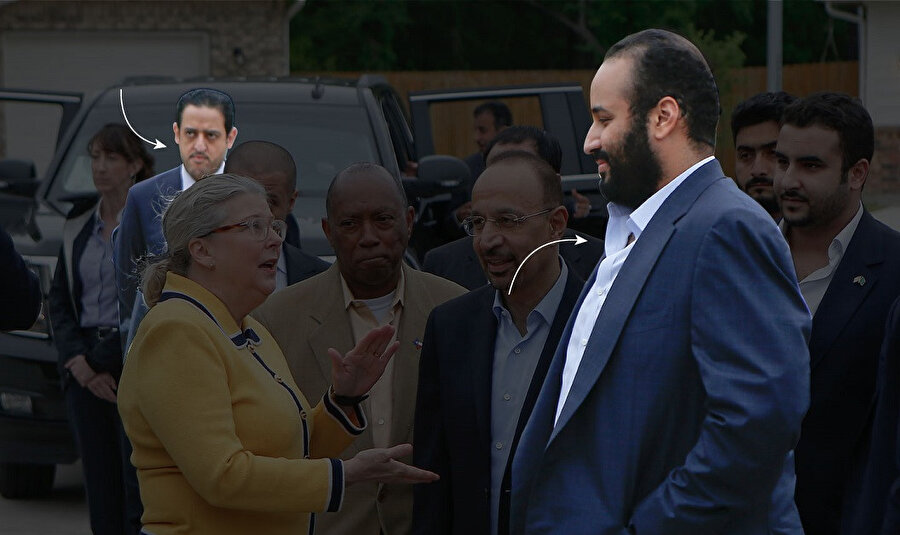 Şüphelilerden biri olan Maher Abdulaziz Mutreb'in Veliaht Prens Selman'a Houston'da eşlik ettiği fotoğraf karesi.