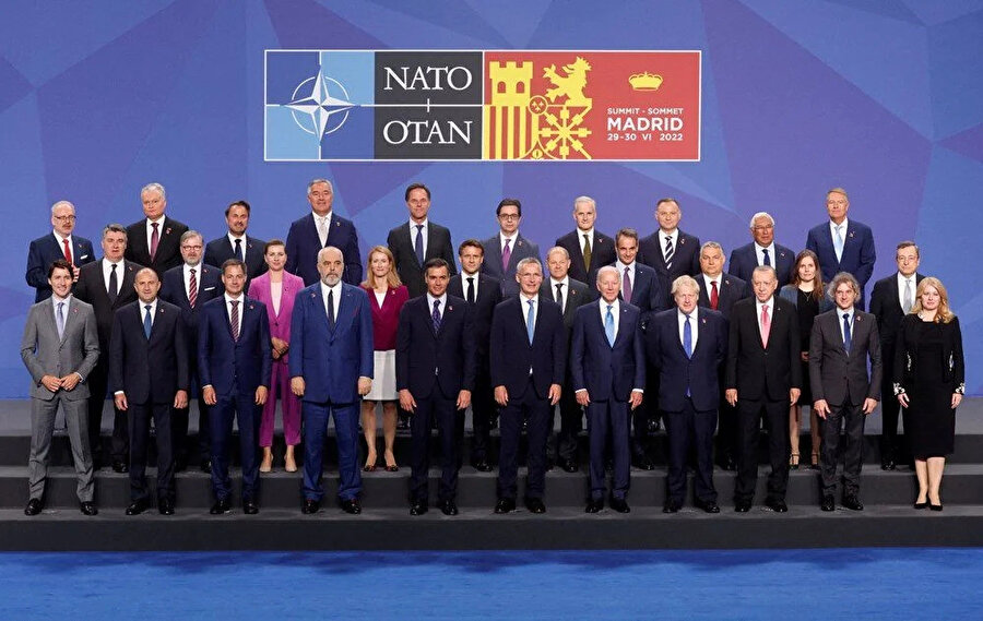 NATO Liderler Zirvesi başladı: Aile fotoğrafı çektirildi