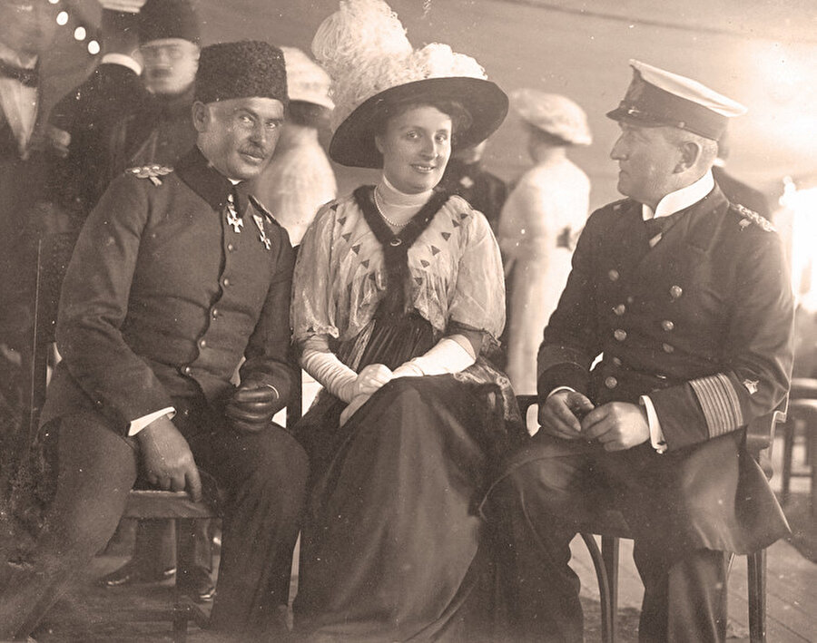 » Savaşa damgalarını vurdular: Göben ve Breslau’nun komutanı Wilhelm A. Souchon (sağda) ve askerî yardım heyeti reisi Liman von Sanders (solda).
