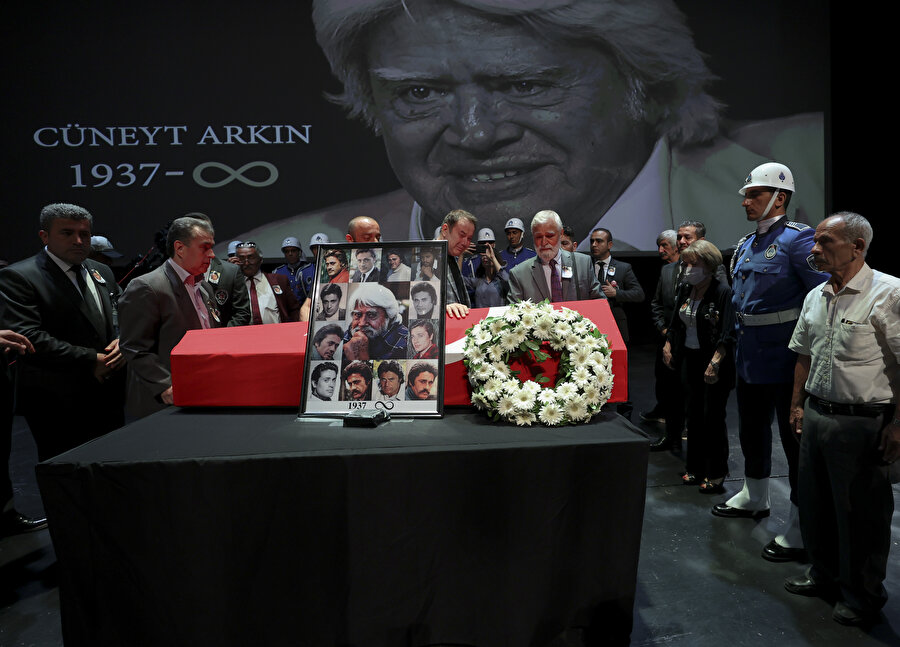 Usta oyuncu Cüneyt Arkın için Atatürk Kültür Merkezi'nde tören düzenlendi  