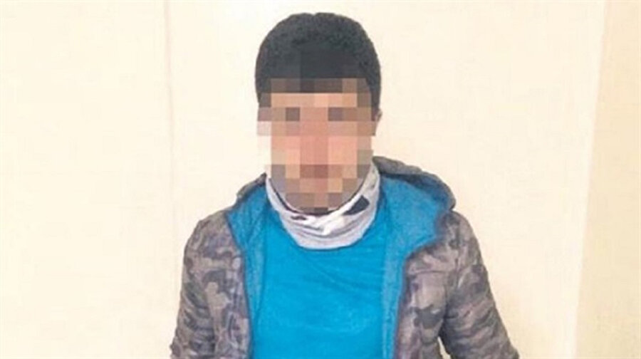 İzmir'de &quot;okuma öğretmeye neden 'a' değil 'e' harfinden başlatıyorsunuz&quot; diyen veli, öğretmeni bıçaklayarak yaraladı, yaralanan öğretmen ambulansla Ege Üniversitesi Hastanesi'ne kaldırıldı.